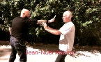 Penchak Silat : Parer un coup de couteau avec un bâton 2 par Jean-Noël Naturel et Remy Gast