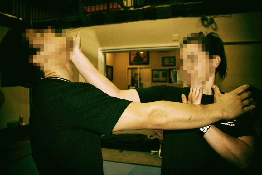 Auto-défense féminine, parer et répliquer Auto-défense féminine, parer et répliquer