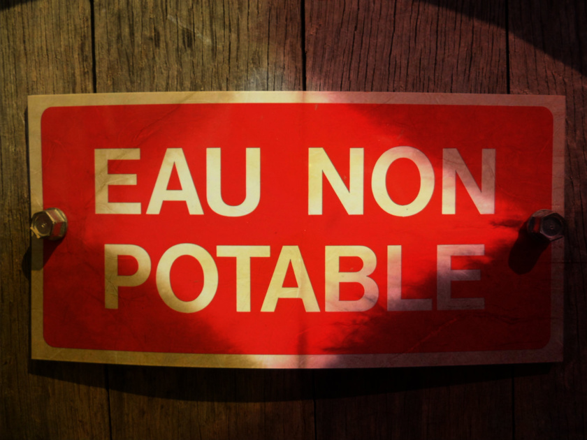 Danger eau non potable par Jean-Noël Naturel Danger eau non potable par Jean-Noël Naturel